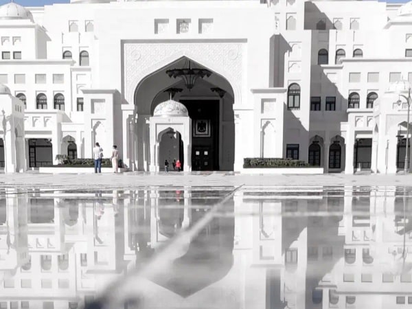 Abu Dhabi Hop-On Hop-Off Bus Tour
